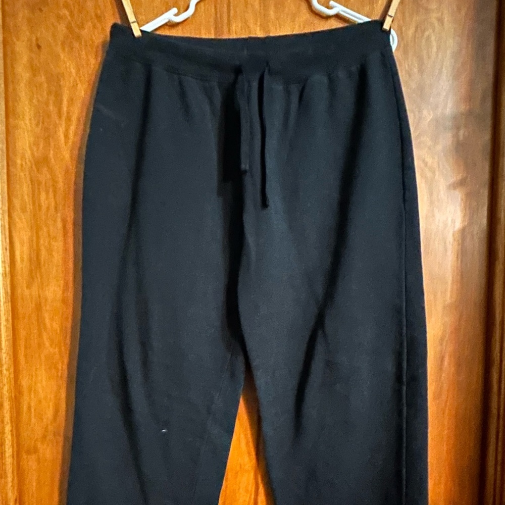 Women’s Black Gildan Smart Basics Sweatpants. Size Large